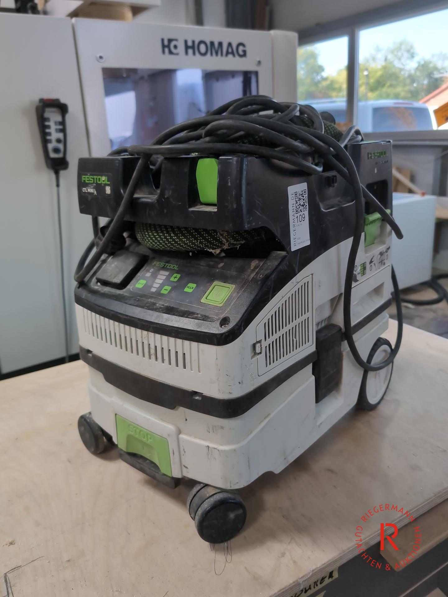 ELEKTR. ABSAUGMOBIL
